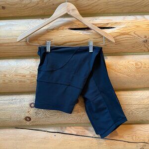 Lululemon Hot to Street Crop in Black Size 10